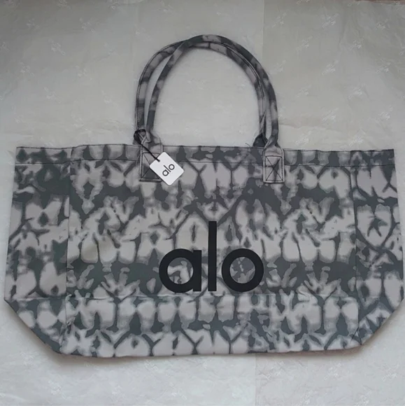 ALO Yoga Shopper Tote - Picture 4 of 8
